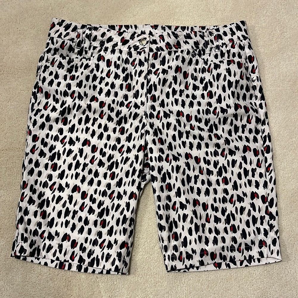 Nivo Golf Short has an adorable all over cheetah print by lanctot. Size 12